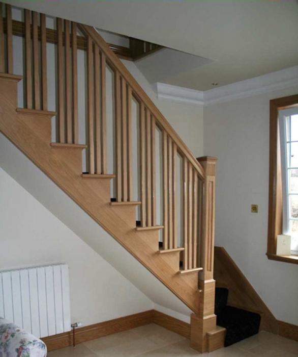 Πώς να χτίσετε ξύλινες σκάλες στον δεύτερο όροφο με τα χέρια σας