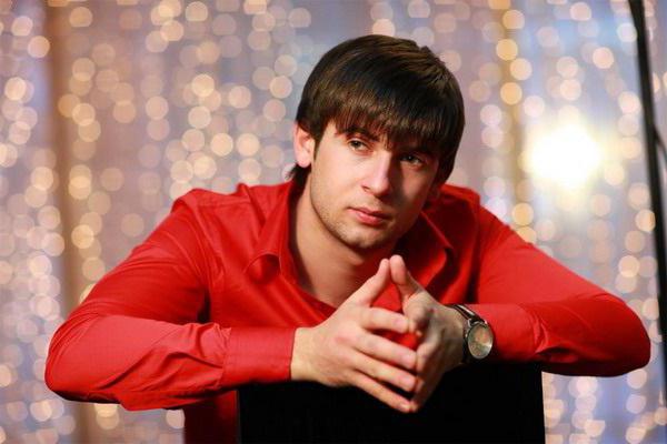 Βιογραφία του Azamat Bishtov: μουσική καριέρα και προσωπική ζωή