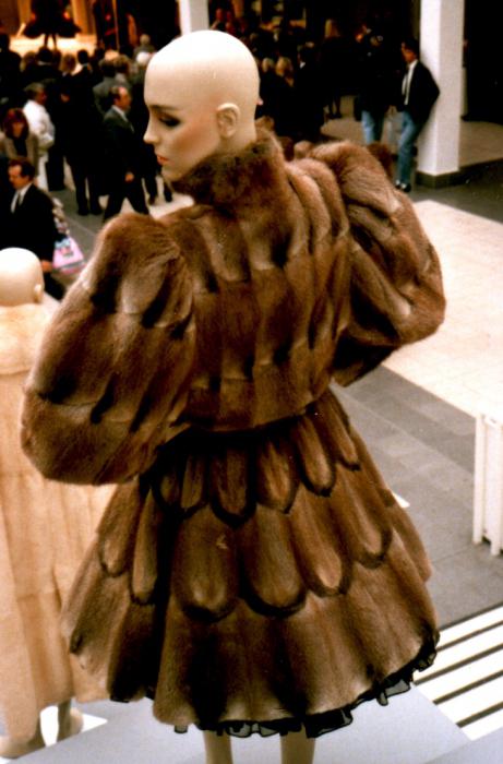 Πώς να αλλάξετε ένα γούνινο παλτό με τα χέρια σας: μοτίβα. Για να αλλάξετε ένα παλιό παλτό γούνας: μερικές ιδέες