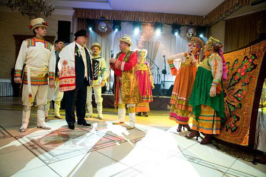 Γάμος σε ρωσικό στυλ: χαρακτηριστικά γιορτή