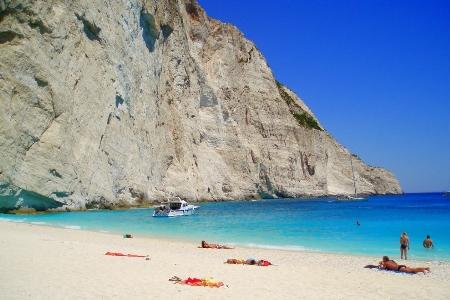 Ελλάδα: αμμώδης παραλία ως κάρτα επίσκεψης