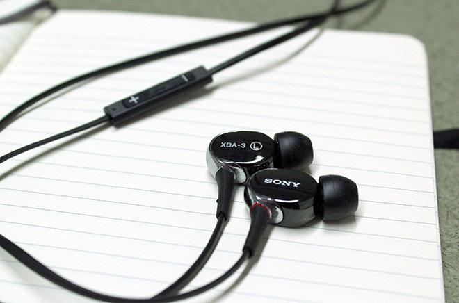 Ένα μοντέρνο αξεσουάρ - ακουστικά της Sony